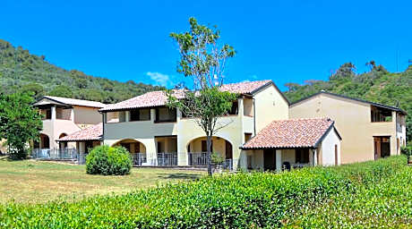 Apartments 4 beds, first floor with private outdoor area, in Residence with swimming-pool