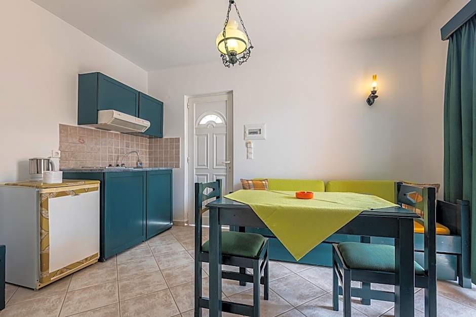 Cirillo Family Hotel-Christinas Studios