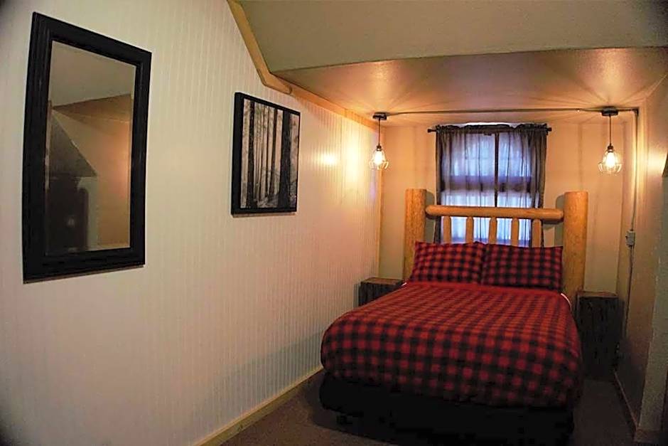 Shaver Lake Village Hotel