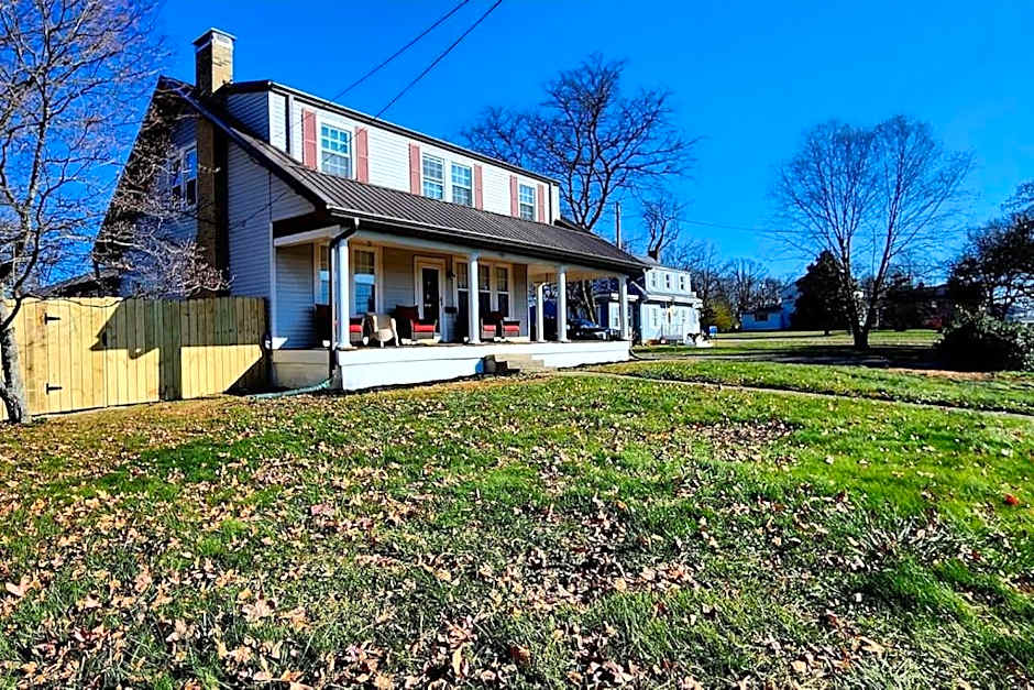 Mayor's Large Family House Hot Tub Sleeps 16 Piano, 2 Kitchens, Ark 5 Mins