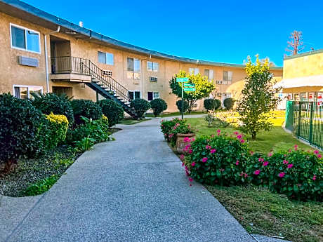 Hometown Inn North Hills