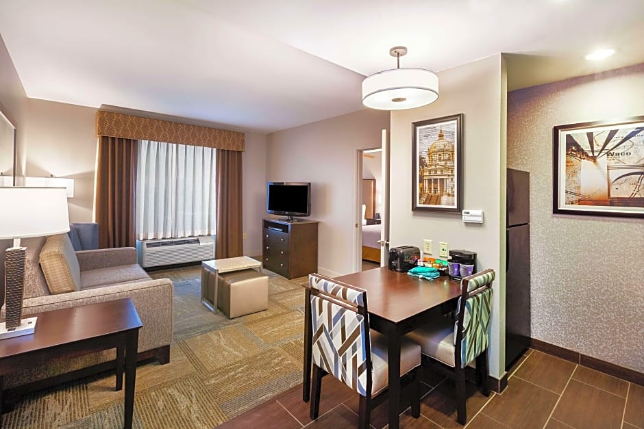 Photo 1 of 10 of 1 Bedroom 2 Queen Beds Suite, Lake View