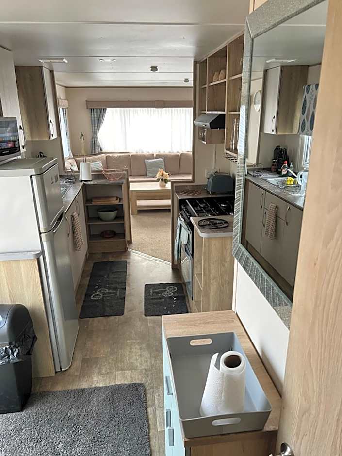 Relaxing Breaks with Hot tub at Tattershal lakes 3 Bedroom