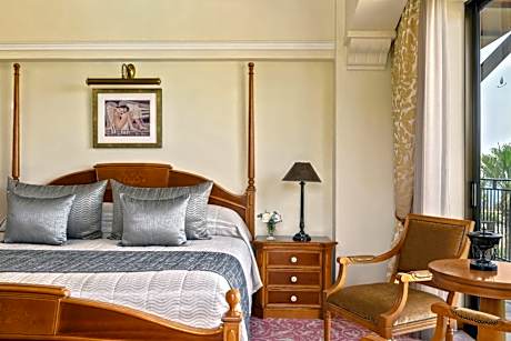 The Queen Verenikis Suite