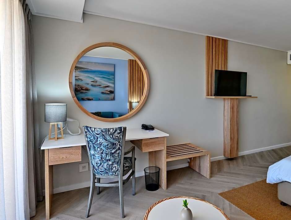 Lagoon Beach Hotel & Spa