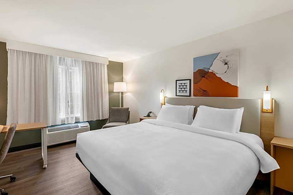 Spark by Hilton Freeport
