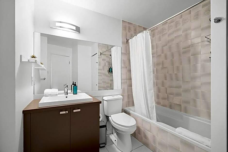 Huge 3 Bedroom Condo with a View