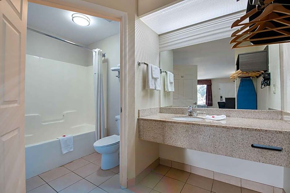 Motel 6 Macon, GA I 475