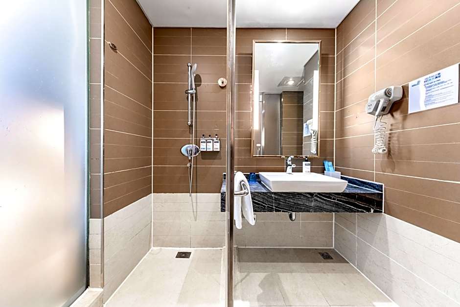 Holiday Inn Express Chongqing Guanyinqiao By IHG