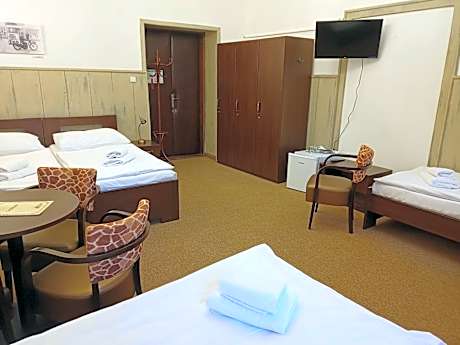 Quadruple Room with Private External Bathroom