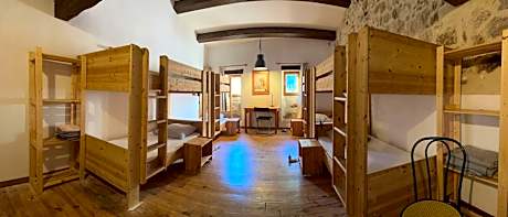 Bed in 8-Bed Mixed Dormitory Room