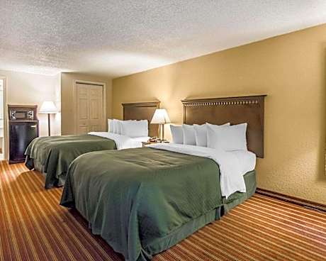 Queen with 2 Queen Beds - Non-Smoking