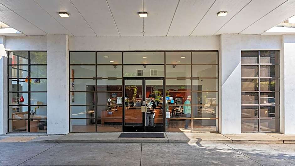 Vagabond Inn Executive Old Town