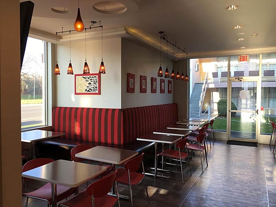 Ramada by Wyndham Rockville Centre