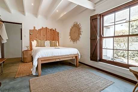 Queen Room with Pool View