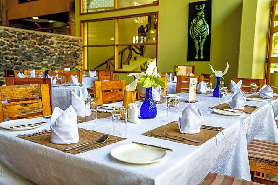 Weru Weru River Lodge