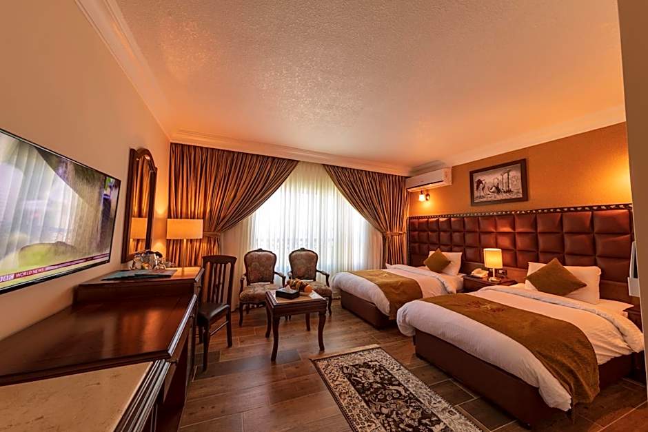 Town Season Hotel
