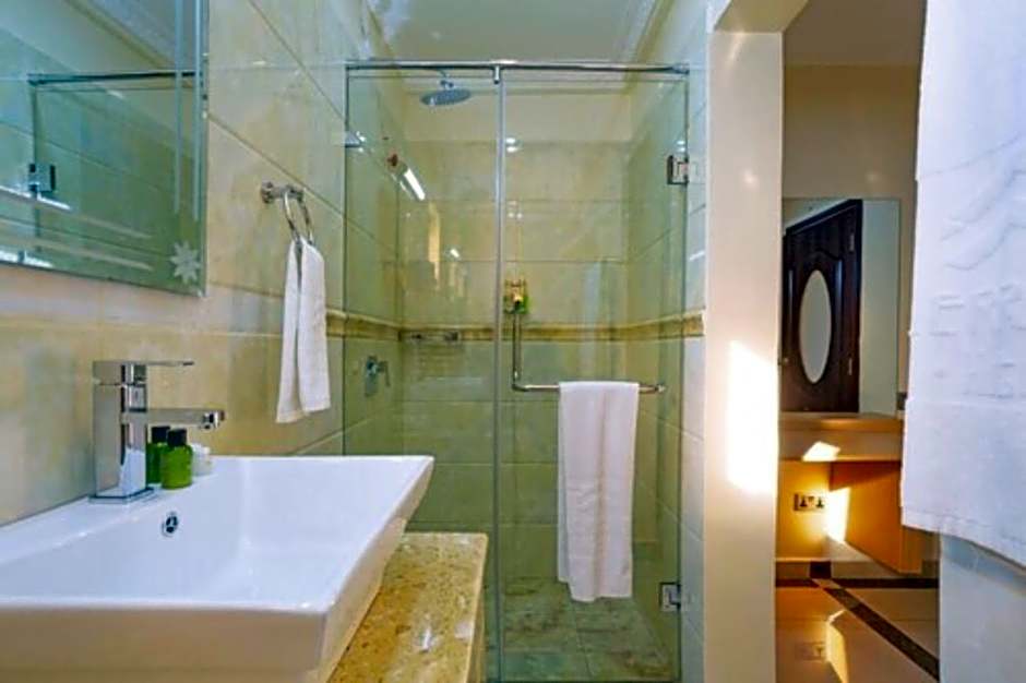 West Lerruat Hotel