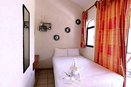 Caribbean Room with Terrace shared bathroom