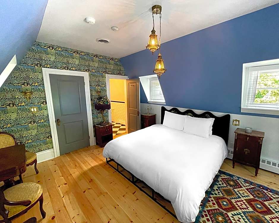 Photo 1 of 4 of Suite