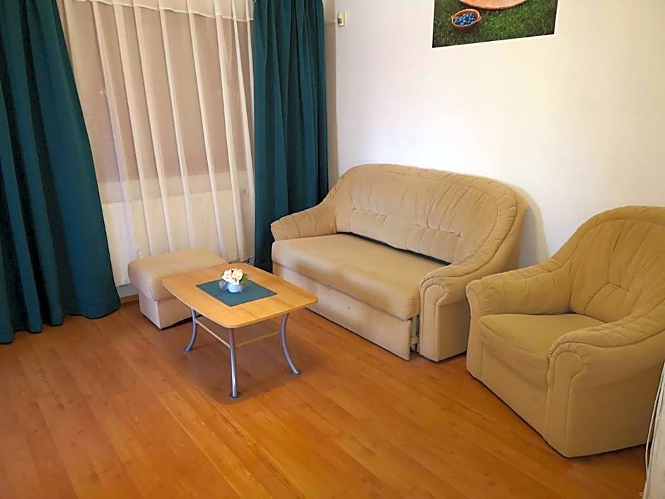 Parton Hotel & Bowling