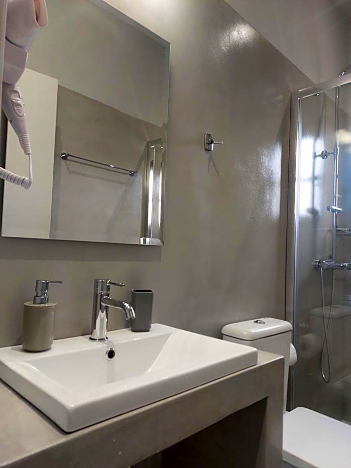 Mary's Studios & Apartment