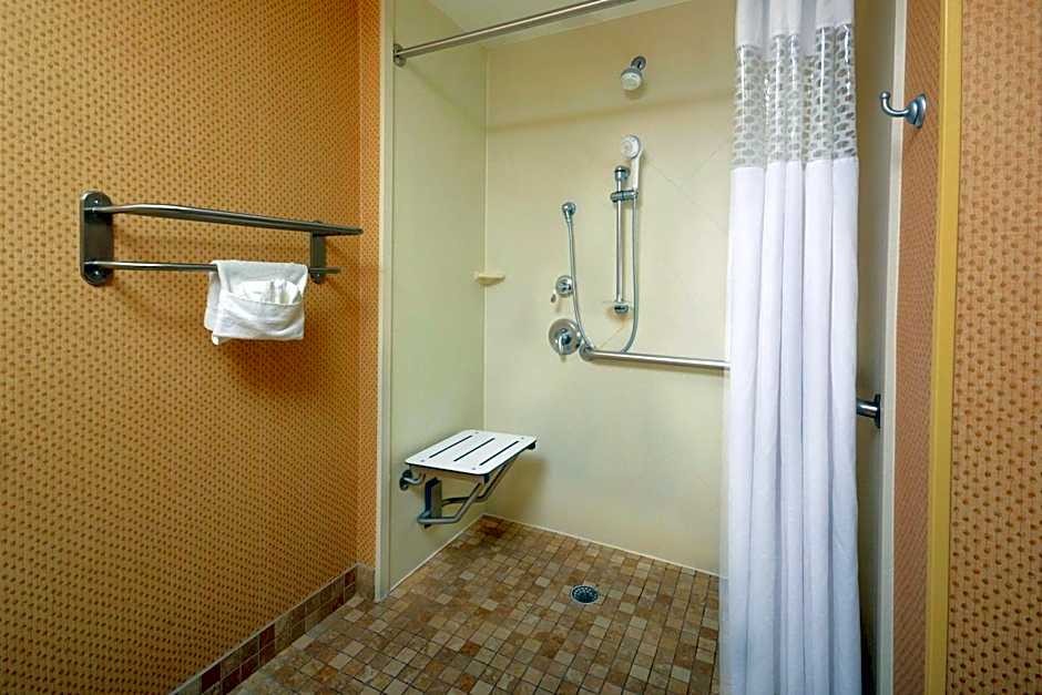 Hampton Inn By Hilton And Suites Charlotte Huntersville