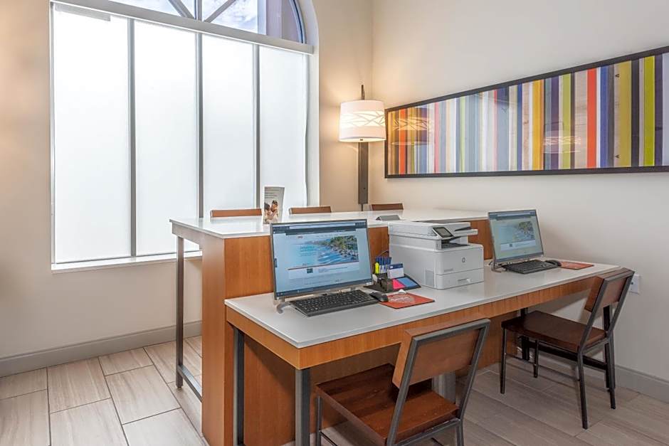 Holiday Inn Express Hotel & Suites Bradenton West By IHG