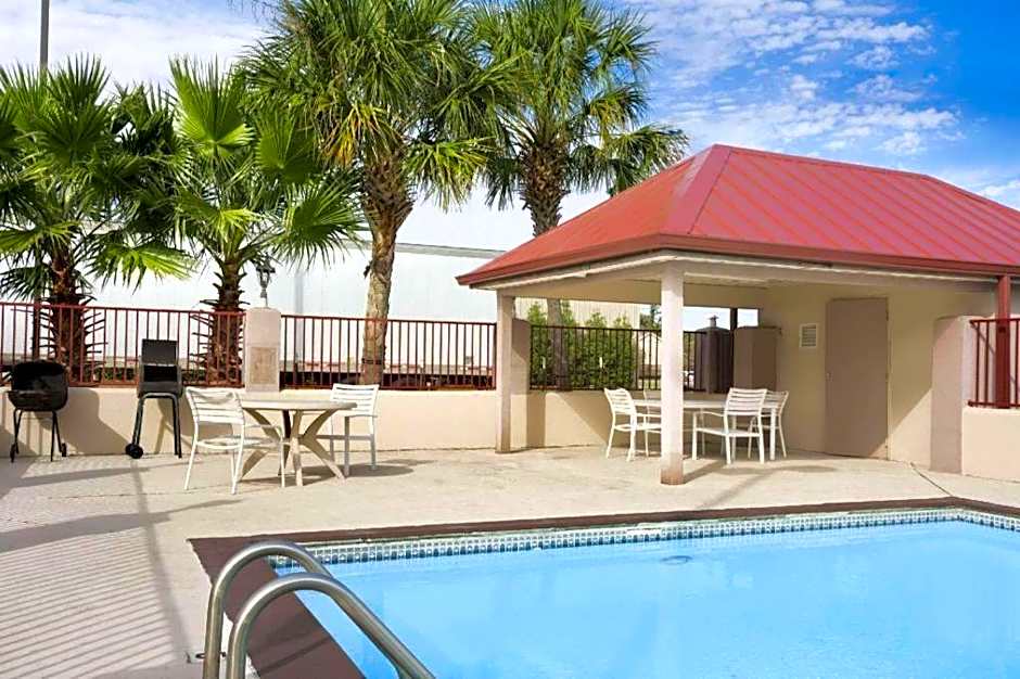 Super 8 by Wyndham Baton Rouge/I-12