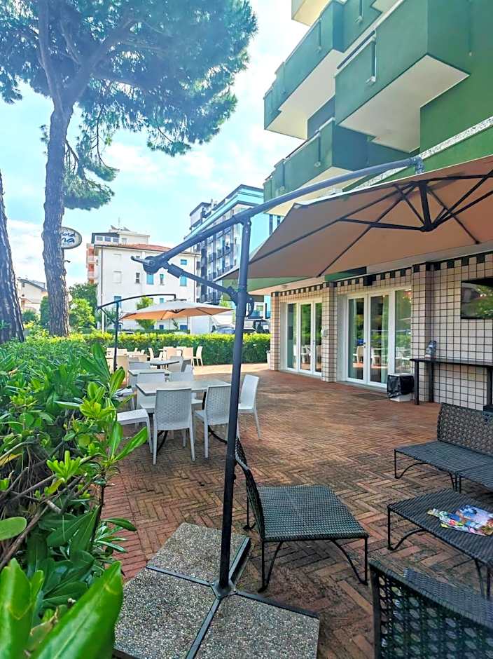 Hotel Etna - Hotel per Coppie e Famiglie con Parcheggio e Spiaggia