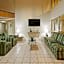 La Quinta Inn & Suites by Wyndham St. Pete-Clearwater Airport
