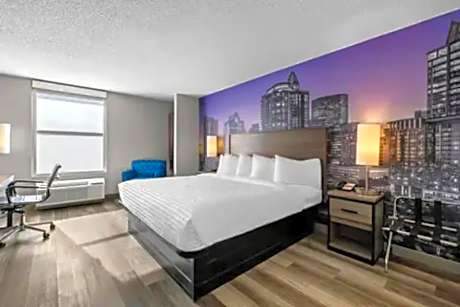 1 King Bed Nonsmoking Accessible