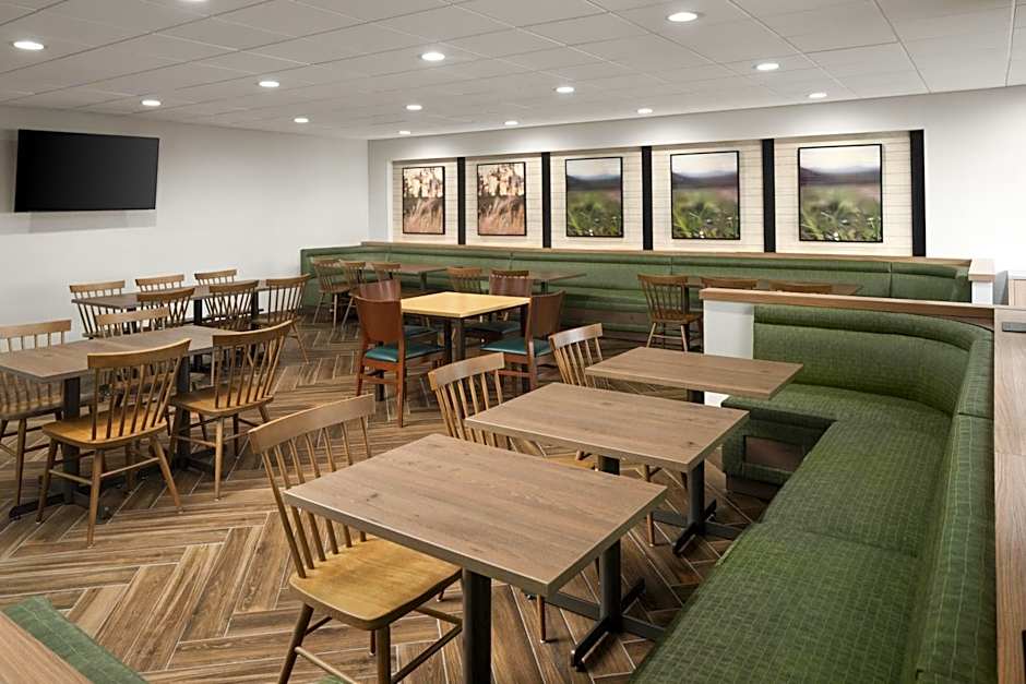 Fairfield Inn & Suites by Marriott Newark Liberty International Airport