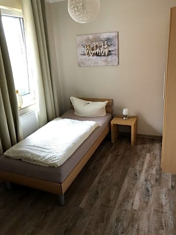 single room-basic-private bathroom