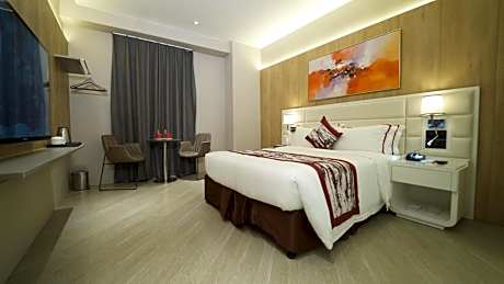 Deluxe Queen Room