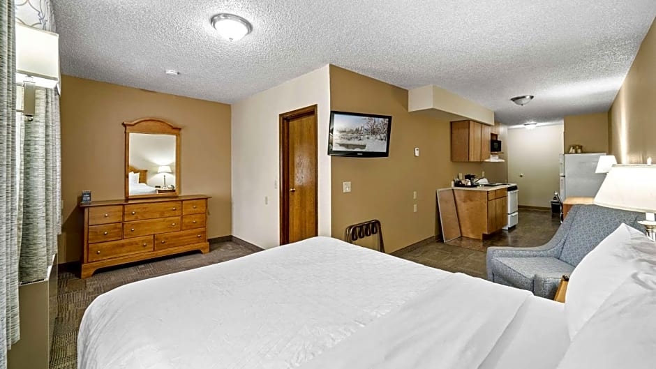 Clarion Hotel & Suites Fairbanks near Ft. Wainwright