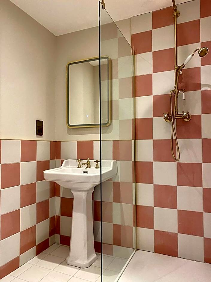 Railway House York by Chateau Anna