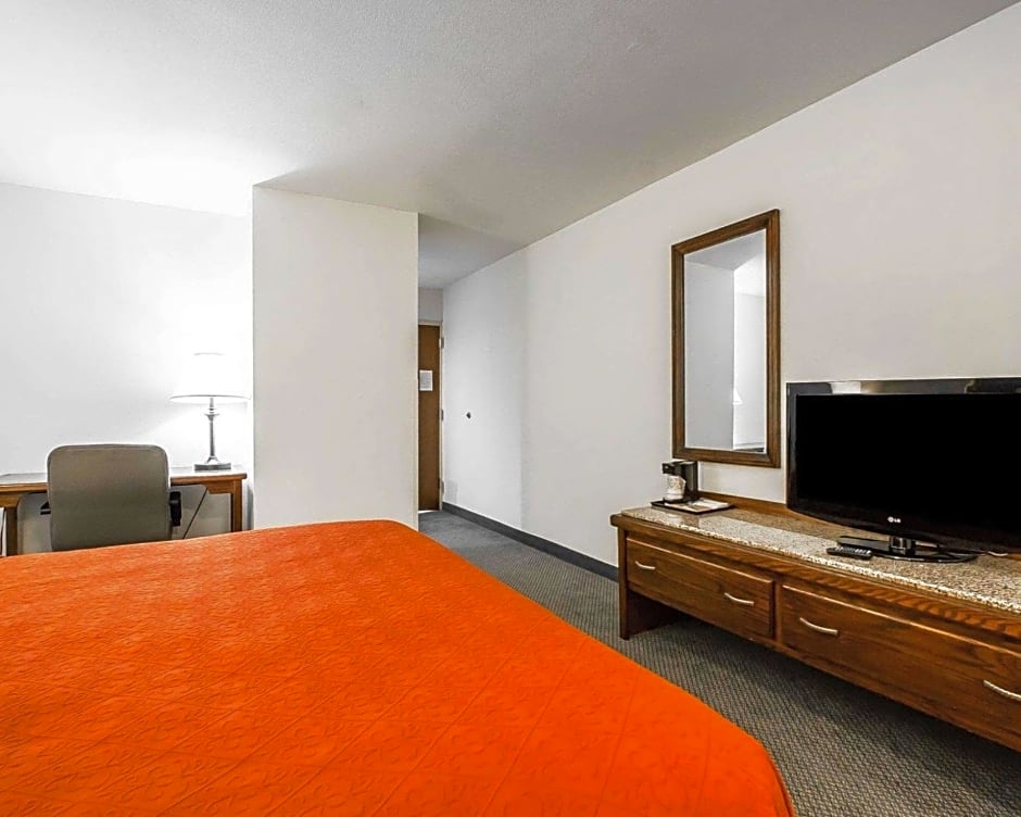 Quality Inn & Suites North Springfield