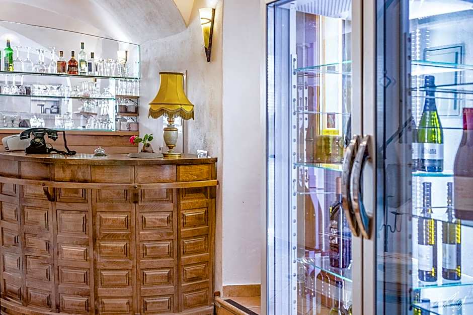 Hiša Linhart, Hotel & Restaurant