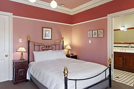 Queen Room with Spa Bath