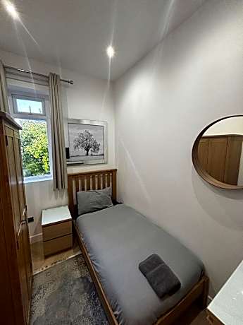 Standard Single Room with Shared Bathroom