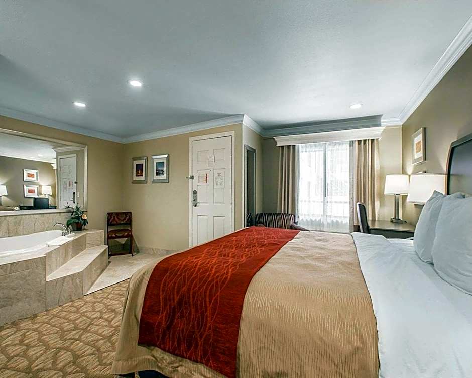 Quality Inn Near Downey Studios
