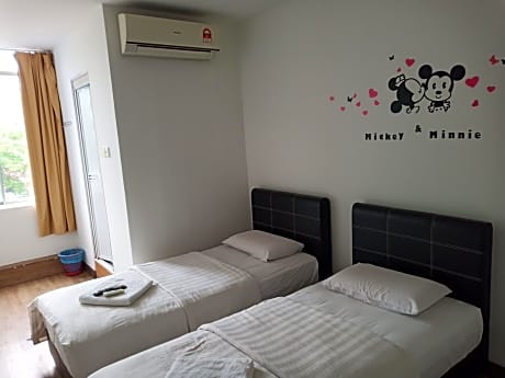 Twin Room with Private Bathroom