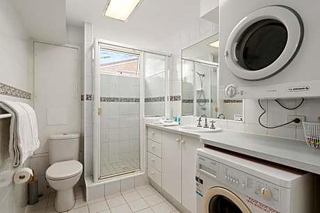 84 The Spit Holiday Apartments