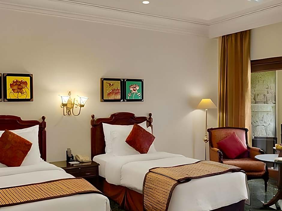 Mayfair Convention Hotel