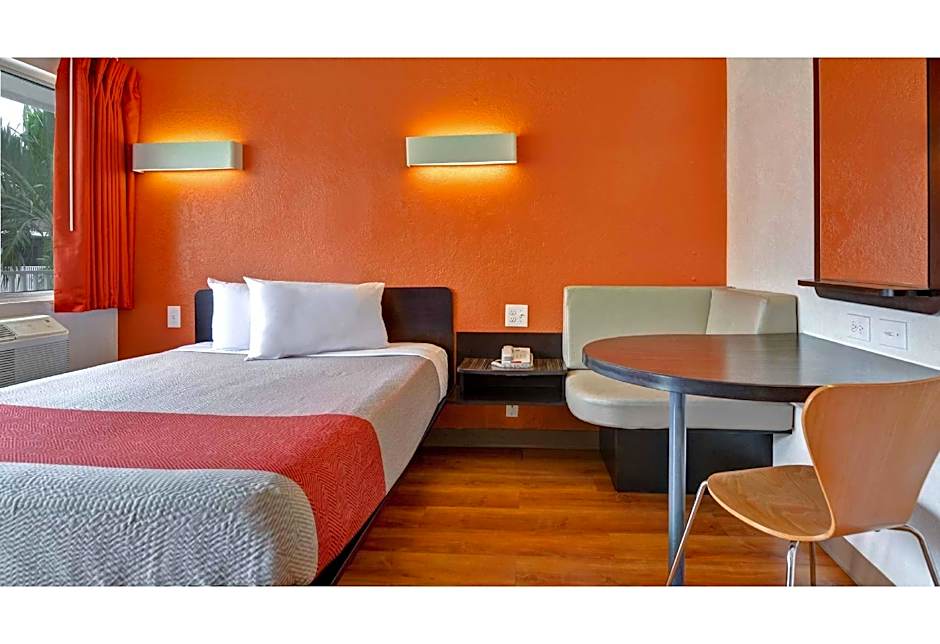 Motel 6 Dania Beach, FL