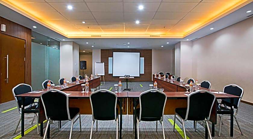 Grand Whiz Poins Simatupang Jakarta