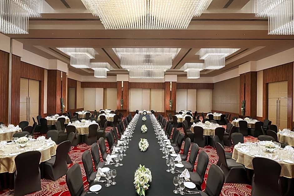 Sandal Suites Op. By Lemon Tree Hotels