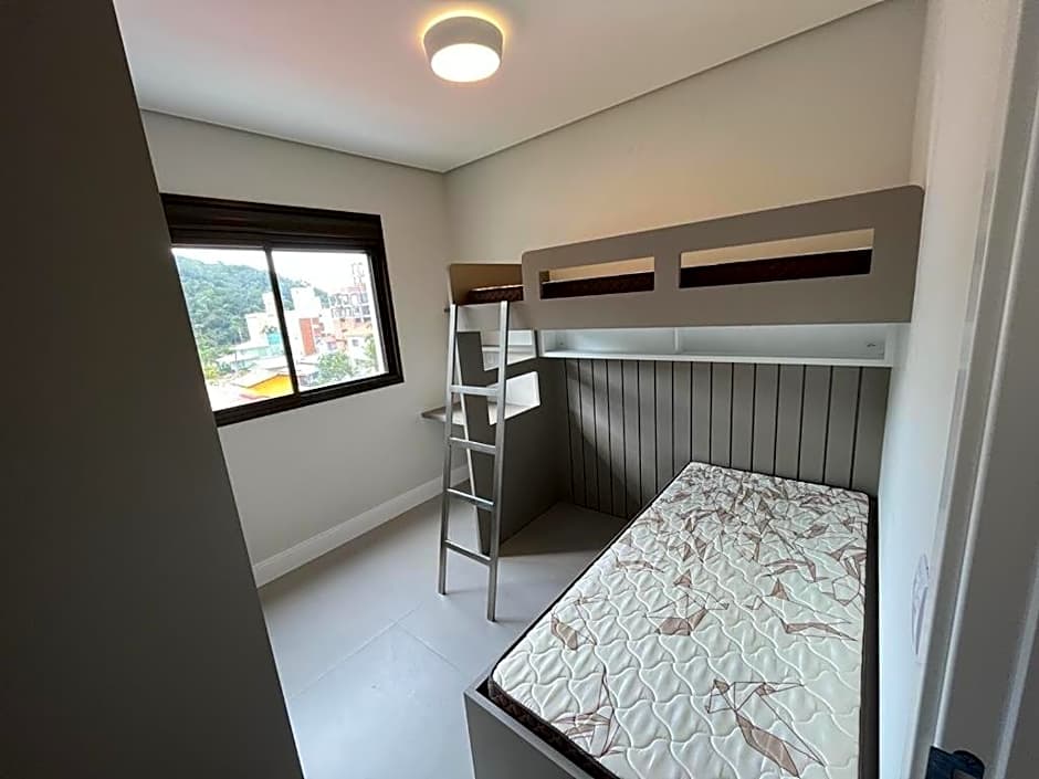 Cód 90 · Apartamento a poucos passo do mar