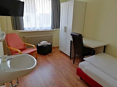 Einzelzimmer-Gemeinsames Badezimmer